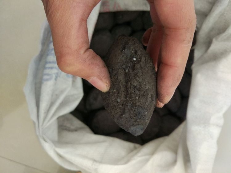 China Black Silicon Carbide SiC Briquette for Steelmaking and foundry